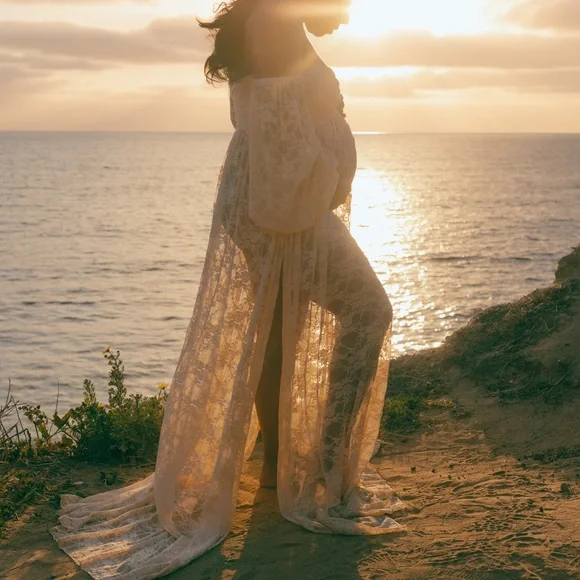 Elegant Lace Maternity Gown - Picture 1 of 2